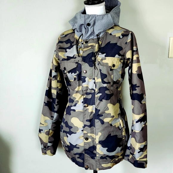 OAKLEY Green Camo Snowboard Jacket XS (EUC) - Picture 2 of 14